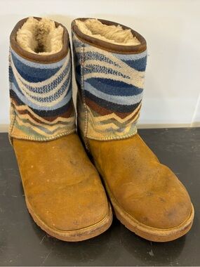 UGG Cream Shearling Interior with Fabric Label
